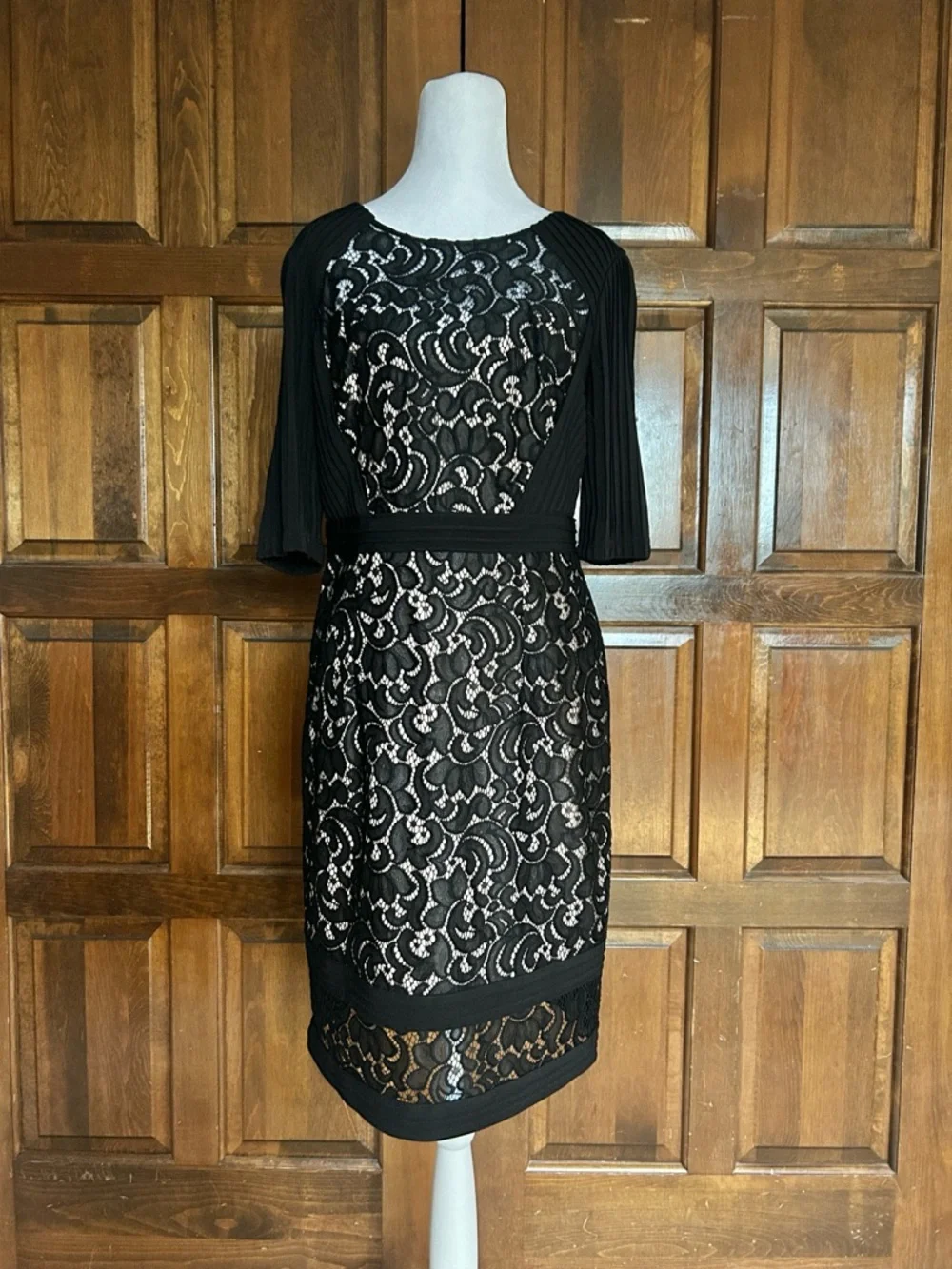 Adrianna Papell Black Lace Inset Banded Sheath Dress Size 8 Pleated Sleeve Party